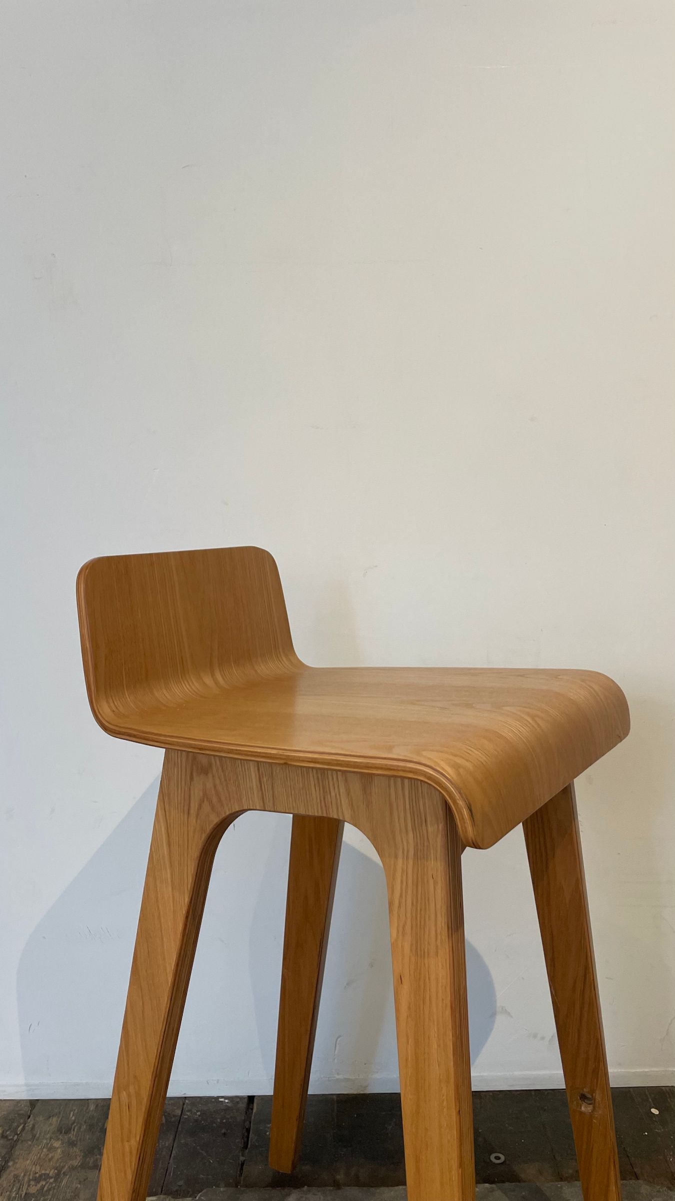 Chaise haute Miliboo en bois « Baltik Tan Brown » avec assise de 65 cm product image 1