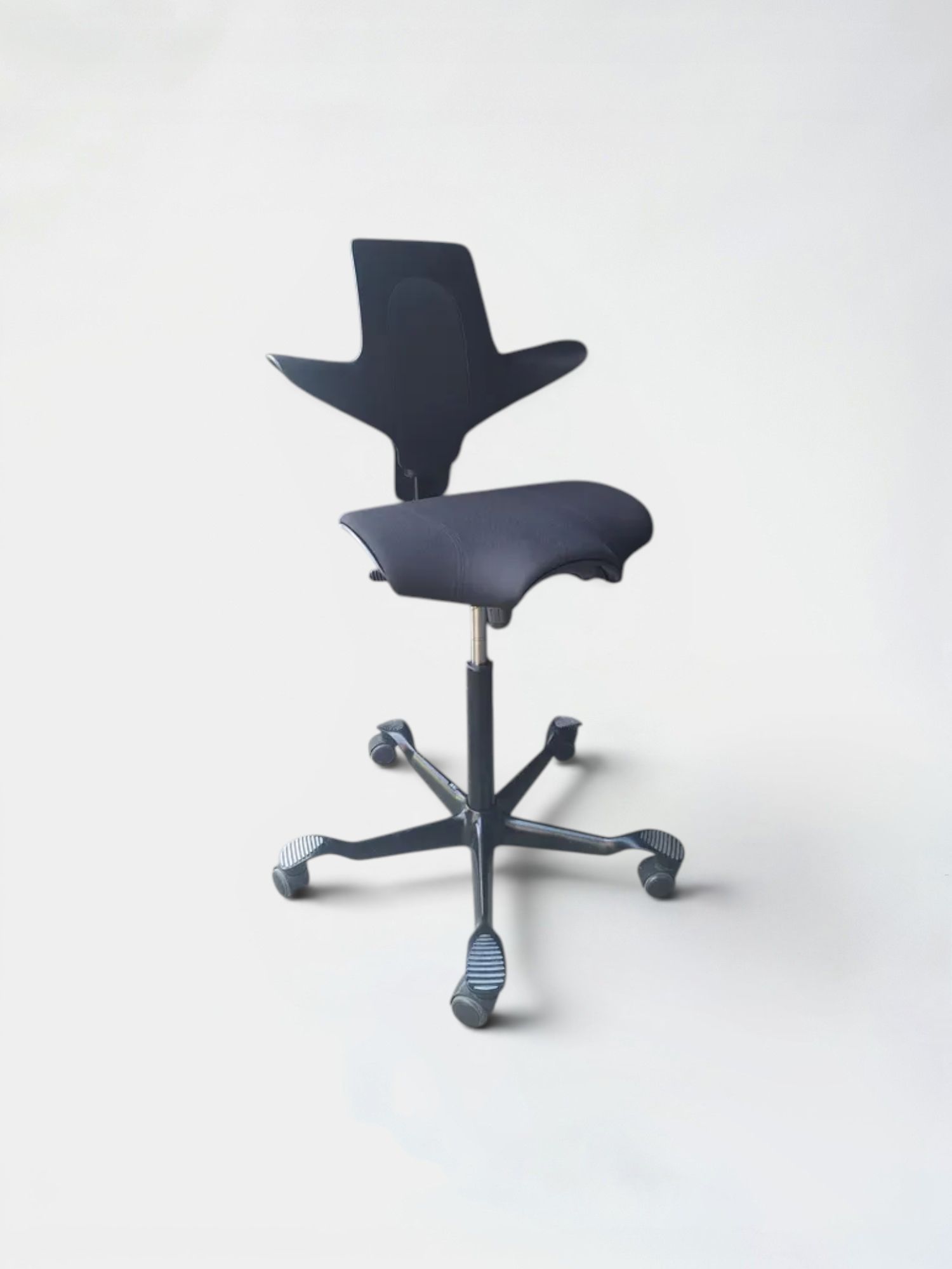 Fauteuil de bureau pivotant Hag Capisco Puls en tissu noir product image 1